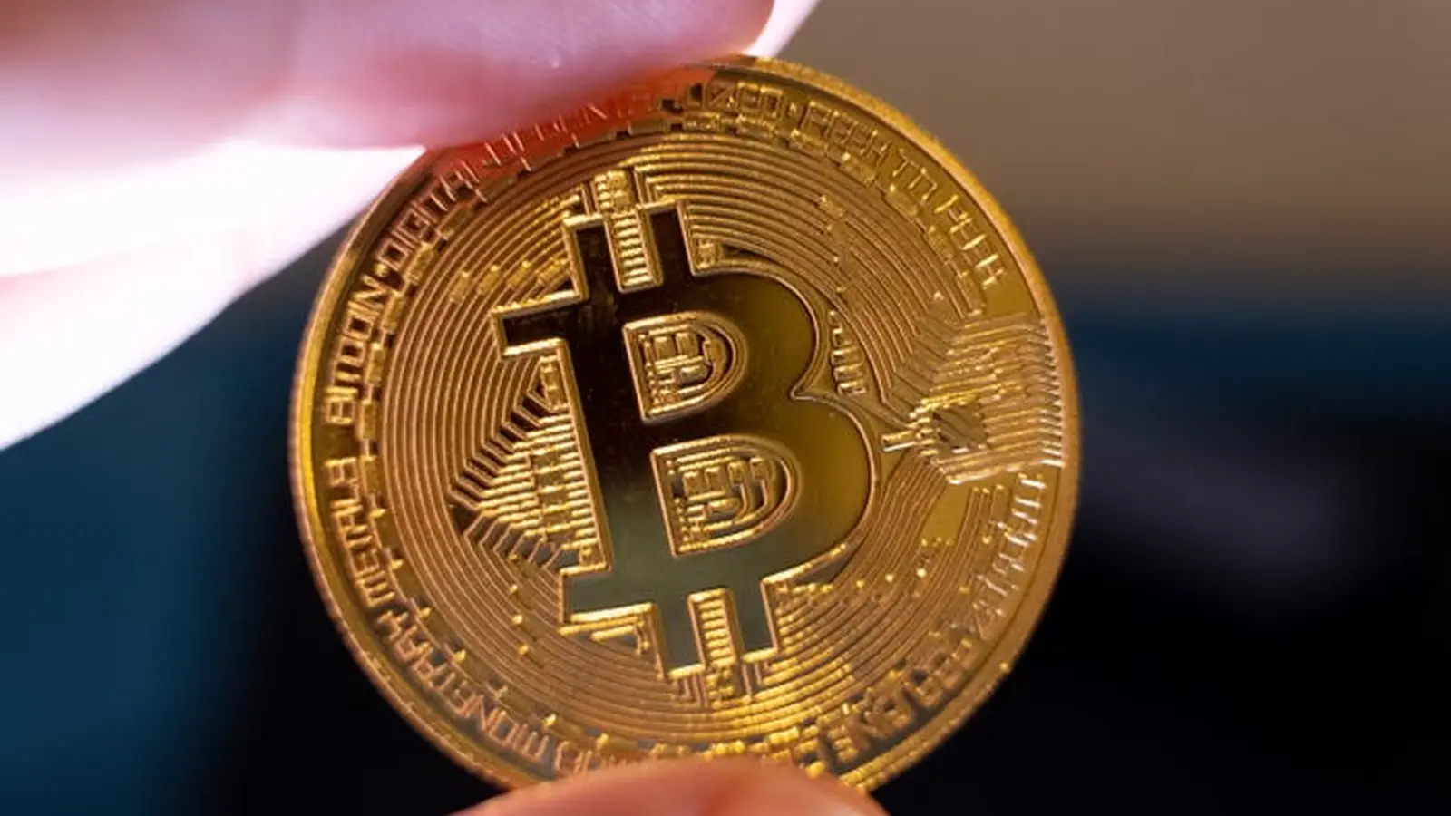Bitcoin Holds Above $81K as ETFs, Fed and China Meet