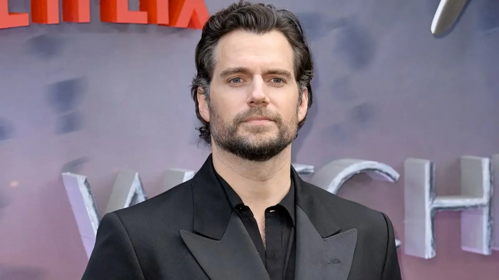 Flanagan Calls Henry Cavill’s Warhammer 'A Mountain'