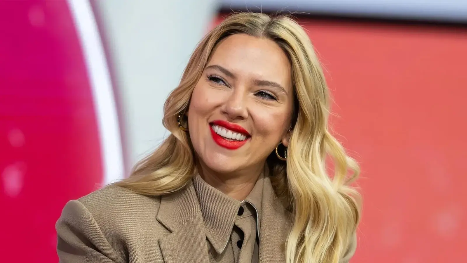 Scarlett Johansson Wants Jonathan Bailey in the MCU