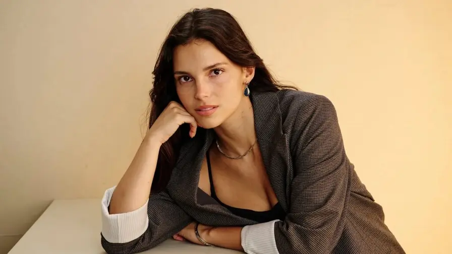 Why Indy Navarti Kept Her Distance During Obsession Shoot