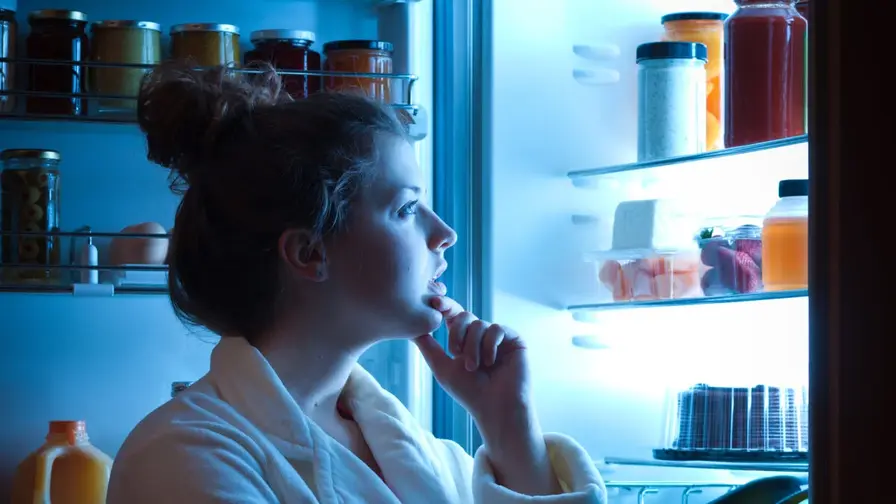 Late-Night Snacking Raises Risk of Two Liver Diseases
