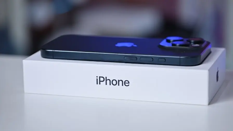Apple Uses New Scanner to Verify Sealed iPhones in Store