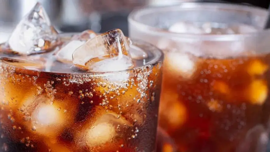 Diet Drinks Match Water for Weight Loss, Long Trial Shows