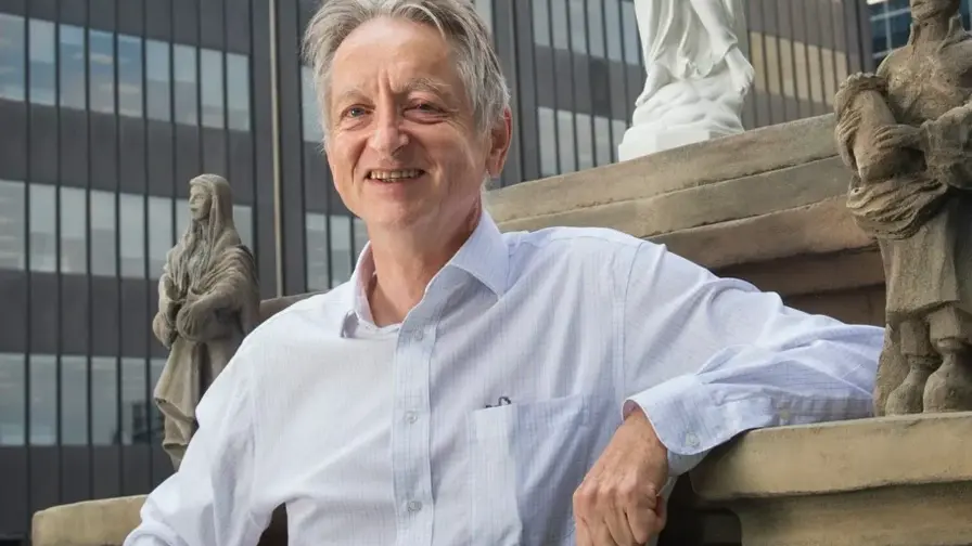 Hinton: Modern AI Has Achieved Human-Like Consciousness