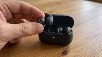 Leak: Samsung Galaxy Buds On mit Clip-Design enthüllt